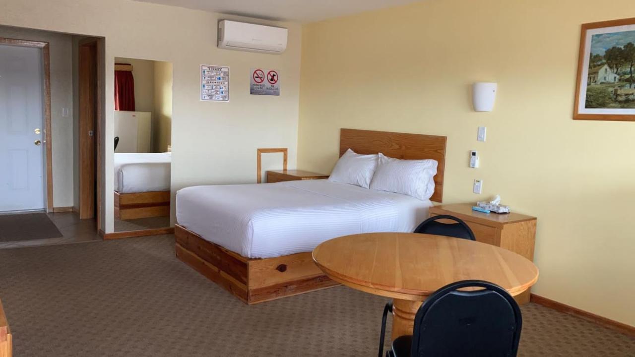 La Huerta Inn&Suites Cuauhtémoc Habitación foto