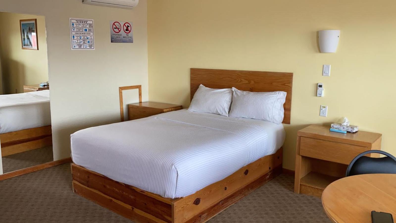 La Huerta Inn&Suites Cuauhtémoc Habitación foto